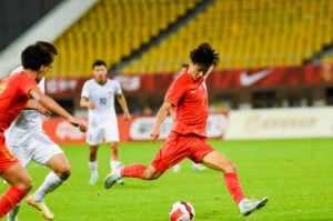 赛事赛程-0-2！中国男足力不从心，难挡苦主进军亚洲杯4强，后防神奇不再