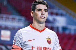 赛事赛程-奥斯卡意外亮相上港冬训！直接跟穆斯卡特合影留念，队友点赞欢迎