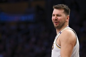 LOL赛事注册-东契奇：小时候我玩过很多种运动 输的时候很生气但我没怎么输过