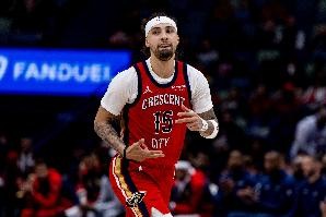 赛事赛程-也就看你了！阿尔瓦拉多出战27分钟 16中7贡献17分10助