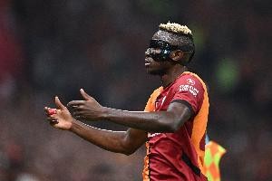 记者：加拉塔萨雷正与那不勒斯接触，起草奥斯梅恩的转会协议