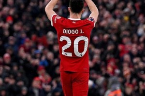 英雄联盟赛事官网-利物浦推出纪念若塔T恤，利润将用于以其名字命名的足球项目